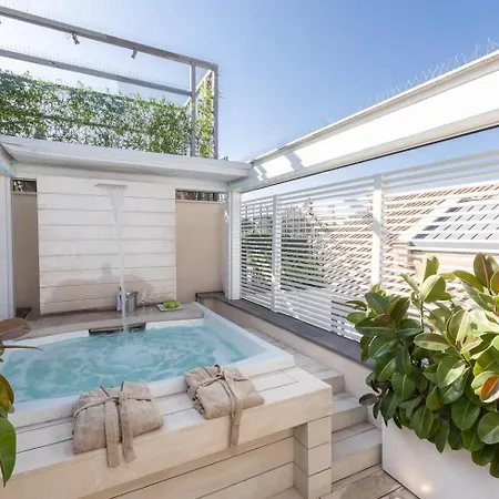Superb With The Rooftop Jacuzzi Апартаменты Рим