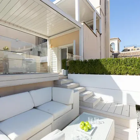 Superb With The Rooftop Jacuzzi شقة